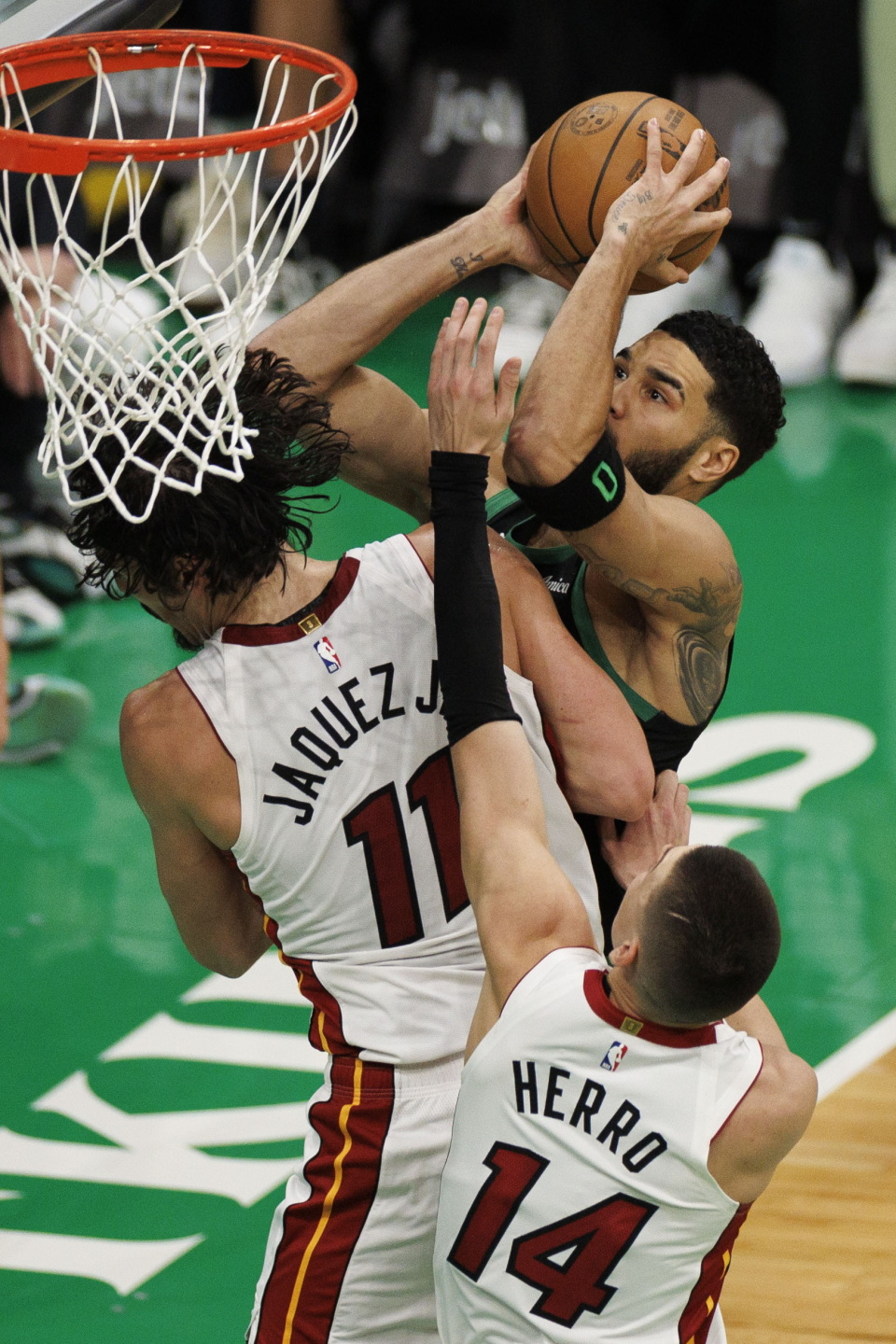 包含波士顿凯尔特人迎意甲关键赛；赛前篮板制胜；赛场秩序良好；年轻球员得到机会的词条九游体育